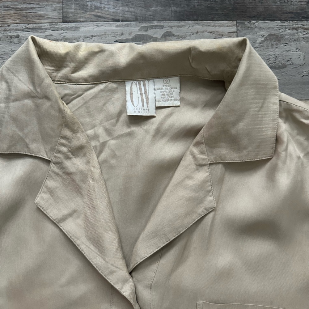 Vintage Women’s 100% Silk Small Short Sleeved Collared Shirt - Picture 3 of 7